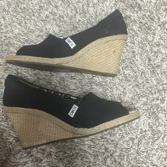 TOMS Black and Tan Wedge Shoes - Picture 3 of 6